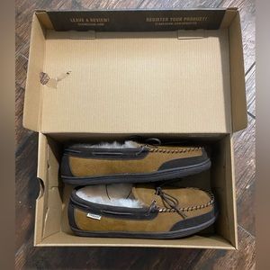3 listings for $30 ❤️ NEW in box Staheekum fuzzy house slipper suede mocassins